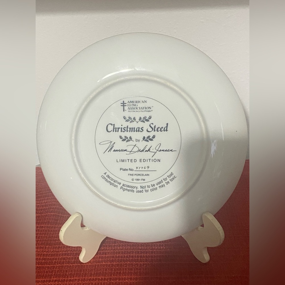 SET OF 5- ASSORTED DECORATED PLATES - Picture 6 of 11